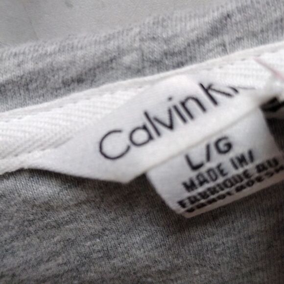 Calvin Klein top - Picture 3 of 4